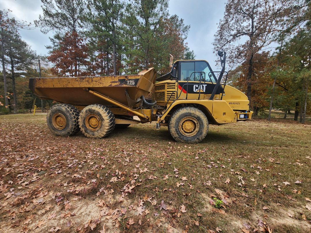 2012 CATERPILLAR 725